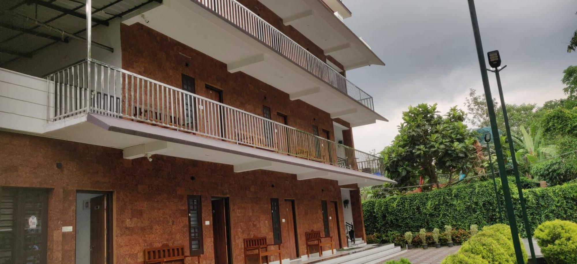 Dolphin Enclave Service Studio Apartments Kalpatta Exteriér fotografie